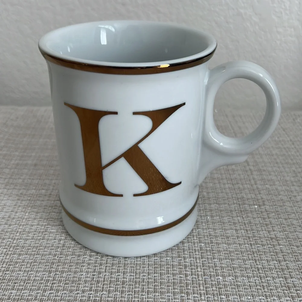 ☕️Williams Sonoma☕️Gold Monogram “K” Coffee Mug